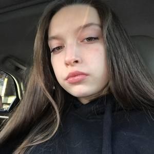 Meet your Posher, Cami